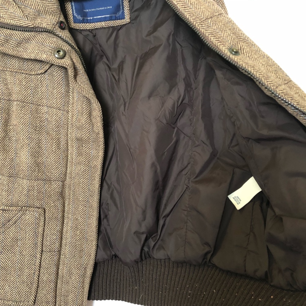 AE Vest - Picture 3 of 4